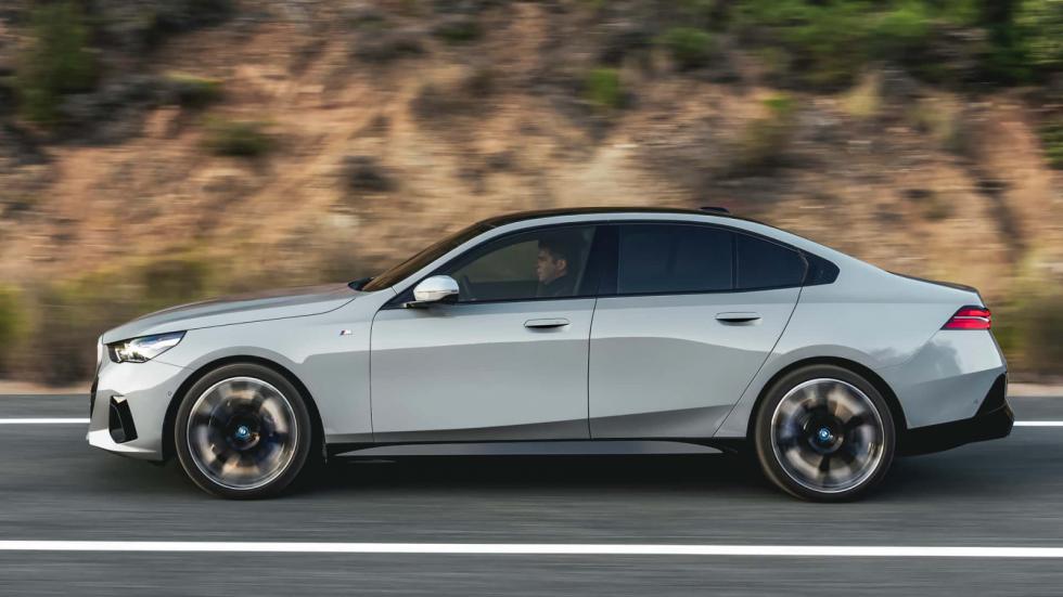 Νέα BMW Σειρά 5 πρώτη φορά ηλεκτρική, hi-tech με έως 601 άλογα